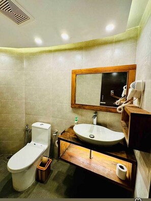 Traditional Chalet, Garden View | Bathroom