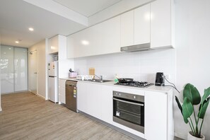 Fridge, microwave, oven, stovetop