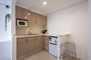 Fridge, microwave, stovetop, coffee/tea maker