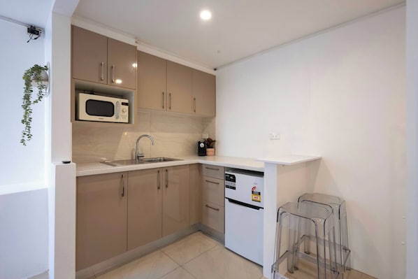 Fridge, microwave, stovetop, coffee/tea maker