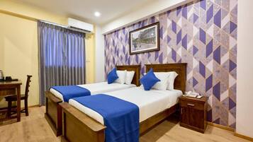 Deluxe Twin Room | Iron/ironing board