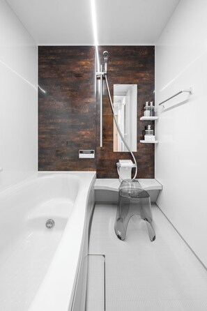 Articles de tocador gratuïts, assecador de cabells, sabatilles i bidet 