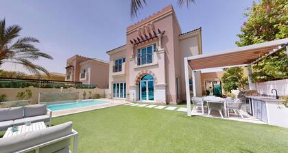 Family 4 Bed Villa l Private Pool & Big Garden