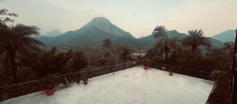 Hotel Grand Valley By Shri Hari Niwas