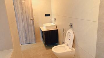 Deluxe Double Room, Mountain View | Bathroom | Shower, free toiletries, slippers, towels