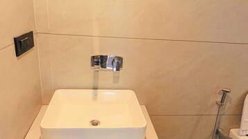 Kamar Double Deluks, pemandangan gunung | Kamar mandi | Shower, perlengkapan mandi gratis, sandal, dan handuk