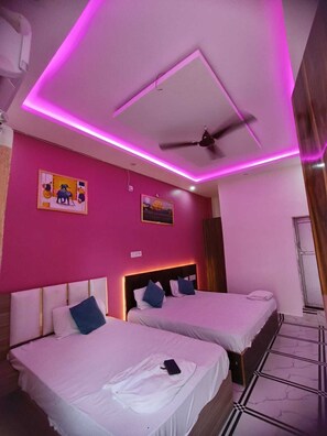 Family Room, Air conditioning | Desk, rollaway beds, free WiFi, bed sheets - Pushpanjali Grand Inn (Ayodhya)