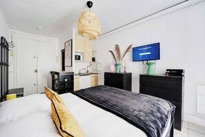 Iron/ironing board, Internet, bed sheets