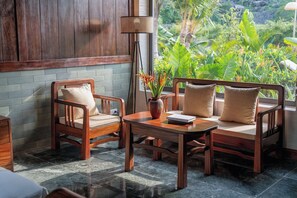 Junior-Suite, Poolblick | Zimmerausstattung