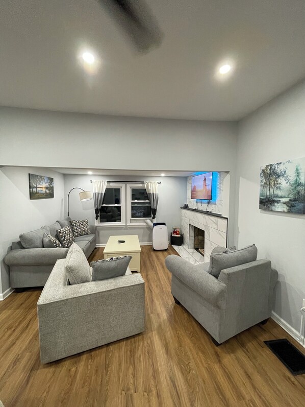 智能电视、壁炉