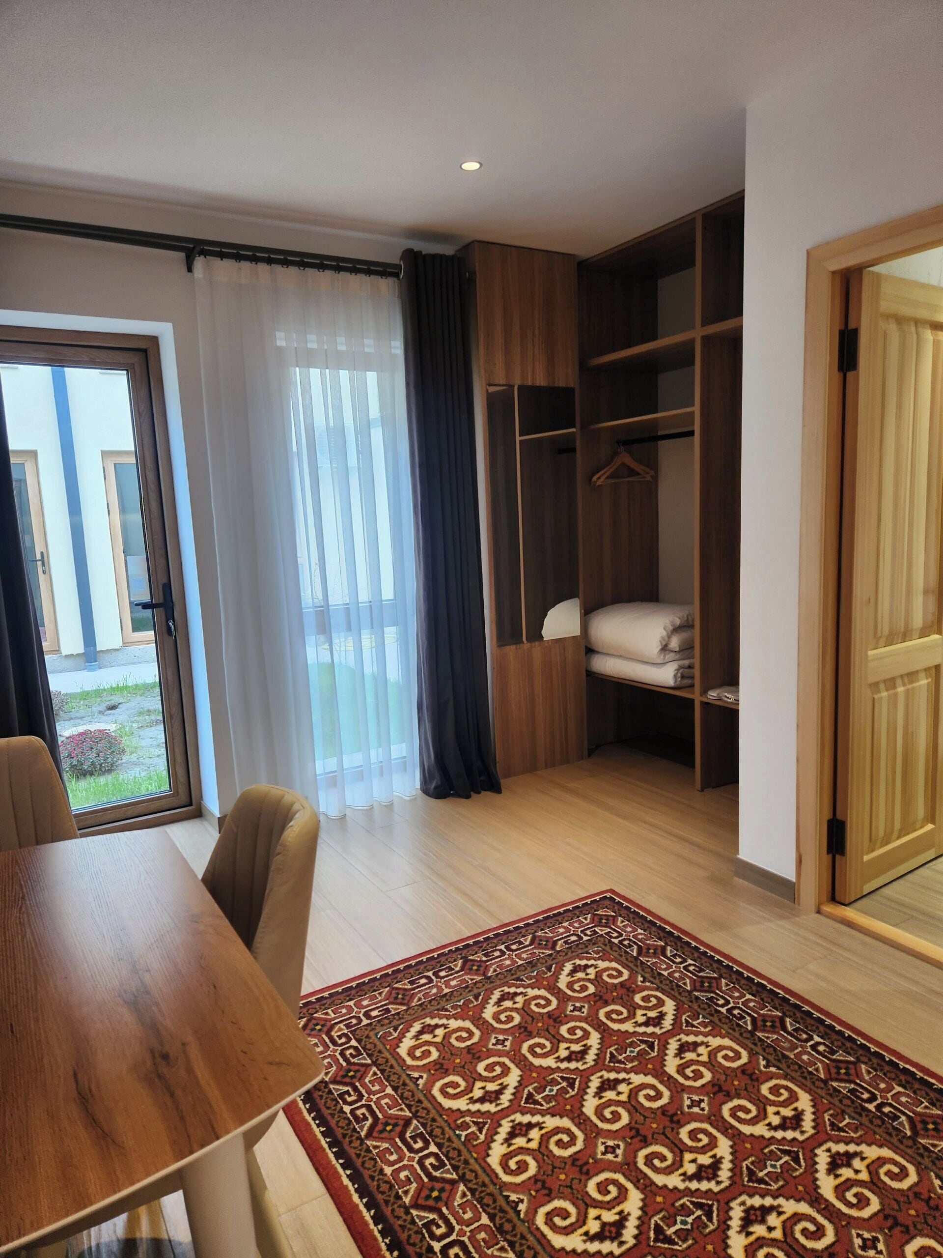 Apartamento Confort, vistas al jardín | Escritorio, espacio para trabajar con un portátil, wifi gratis