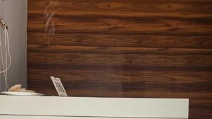 A reception desk with a wooden backdrop. - Town house cafe and hotel (Kurukshetra)