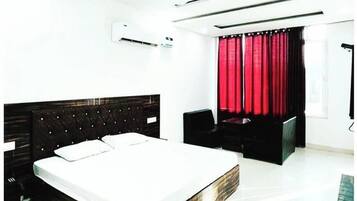 Deluxe Room | Desk, free WiFi, bed sheets