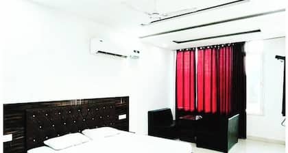 Town house cafe and hotel