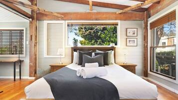 3 bedrooms, desk, iron/ironing board, travel cot