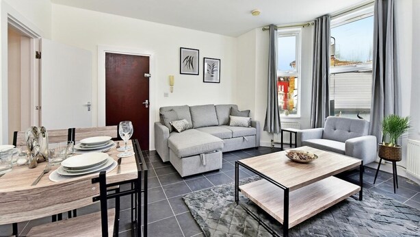 Unclassified image, 1 of 9, button - Ground Floor 2-Bed Near City Centre and Broadway (London)
