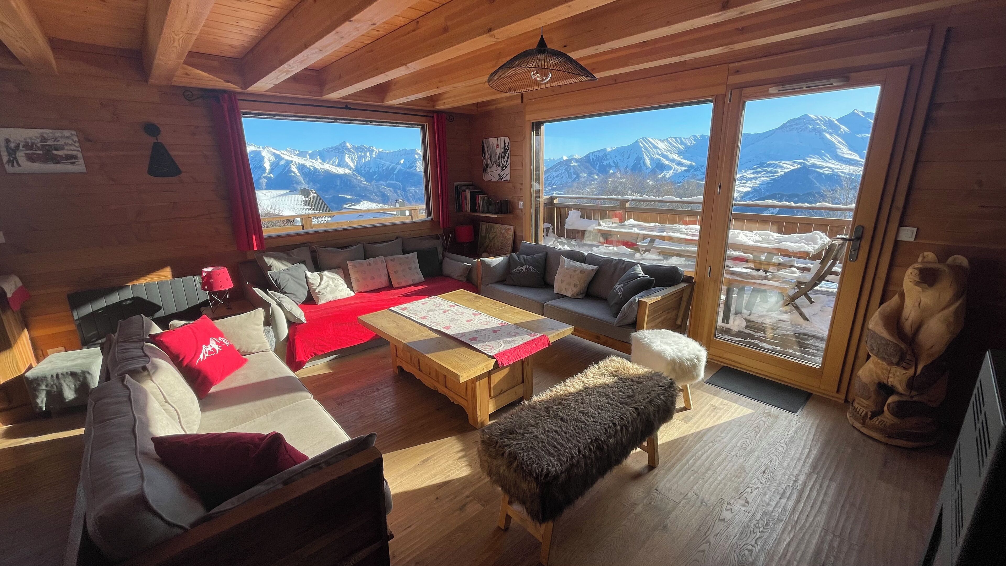 Peis, bøker og stereoanlegg