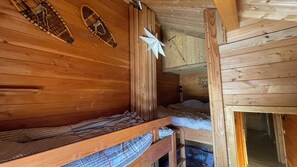 5 عدّة غرف نوم ومكواة/لوح كي وسرير سفر وواي فاي مجانًا