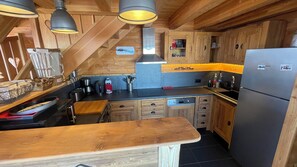 ثلاجة، ميكروويف، فرن، موقد طهي مسطح