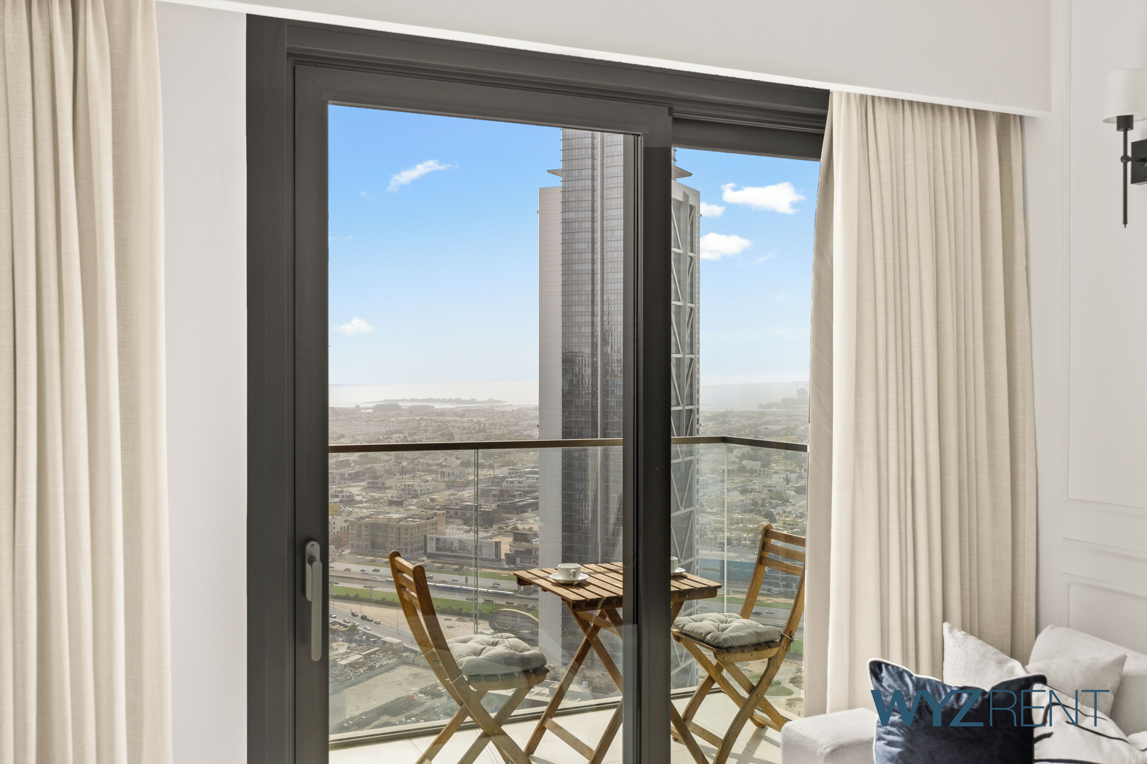 Apartamento de lujo, balcón, vistas a la ciudad | Terraza o patio