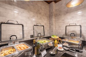 Free daily buffet breakfast