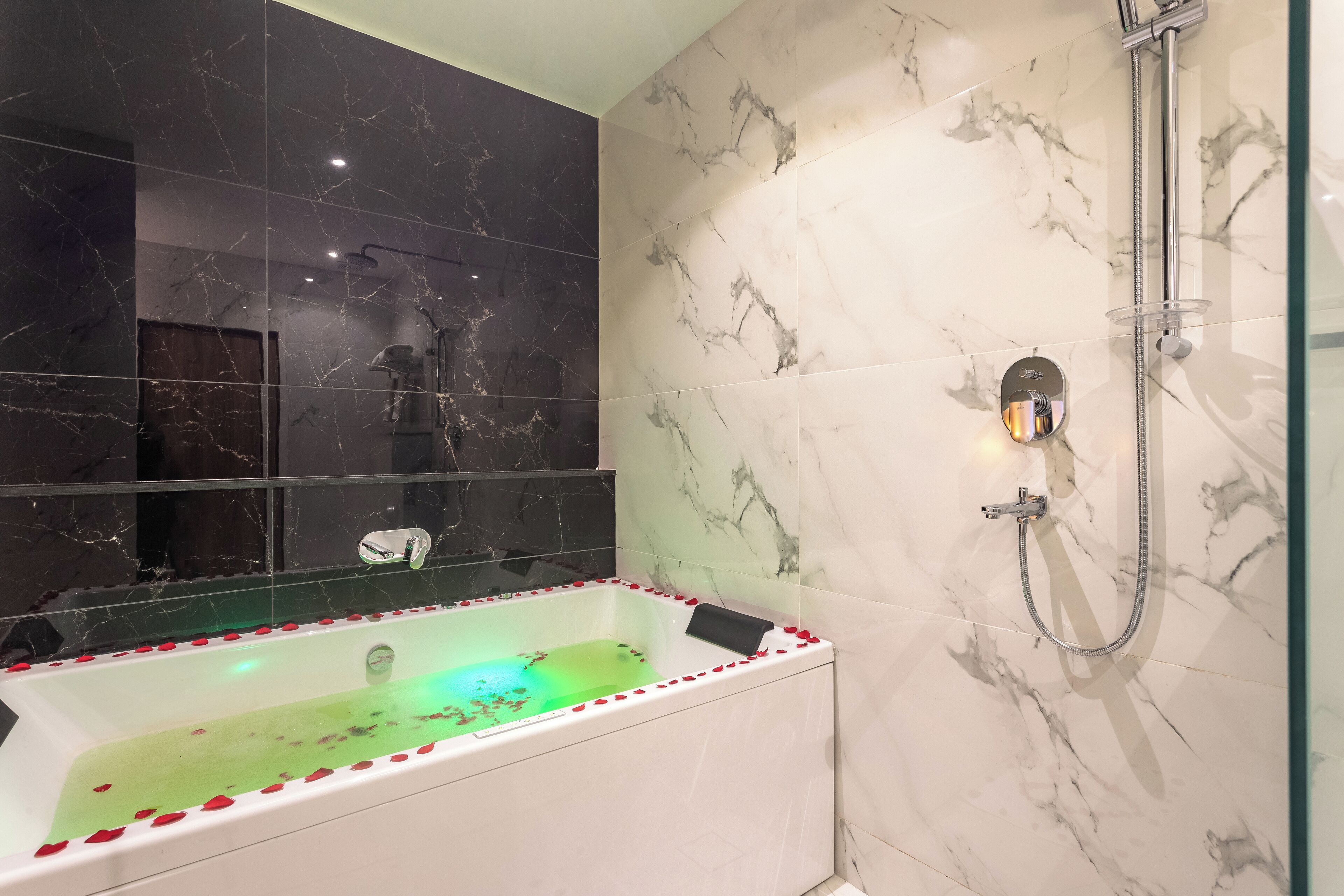Private spa tub