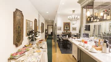 Buffet déjeuner gratuit tous les jours