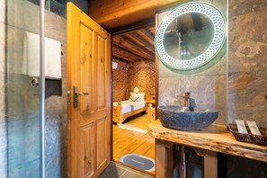 华丽双床房, 无烟房, 空调 | 浴室 | 淋浴设施、大花洒淋浴喷头、拖鞋、毛巾