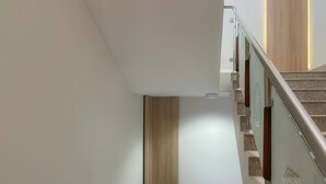 A modern staircase with glass railings and wooden accents. -  Arjan Park alkhalij (Riyadh)
