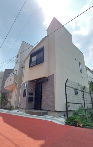 Exterior - Shibuya house w Rooftop/ 6min to Stn/ Skyline View (Shibuya)
