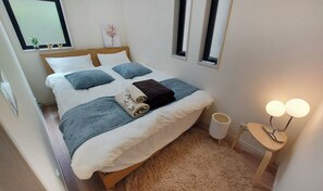 2 chambres, fer et planche à repasser, Wi-Fi, draps fournis