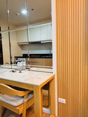 Fridge, microwave, stovetop