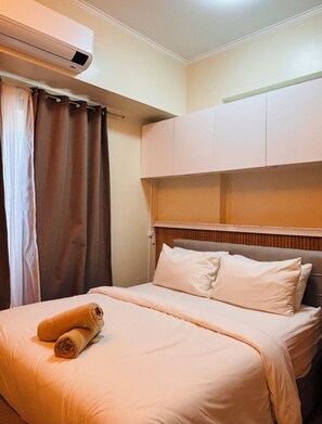 1 bedroom, iron/ironing board, internet, bed sheets