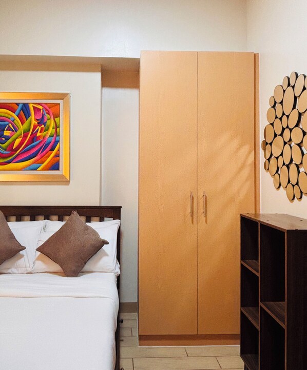 1 bedroom, iron/ironing board, Internet, bed sheets - Chic Minimalist Suite in Central Location (Iloilo City)