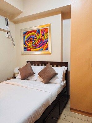 1 bedroom, iron/ironing board, internet, bed sheets - Chic Minimalist Suite in Central Location (Iloilo City)
