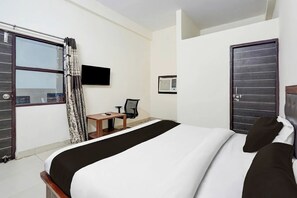 Quarto casal luxo | Escrivaninha, Wi-Fi de cortesia