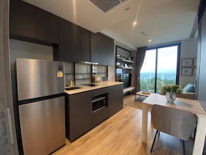 Refrigerador, microondas