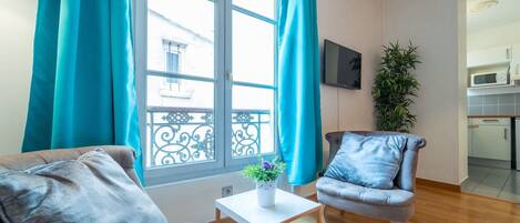 Een smart-tv en een kantoor