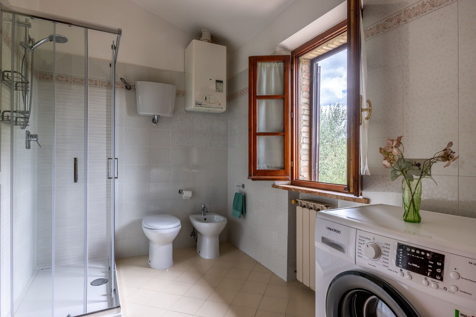 Autumn, Bathroom, Spring, Summer