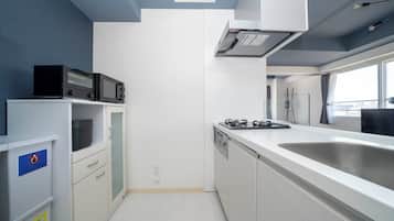 Fridge, microwave, stovetop, toaster