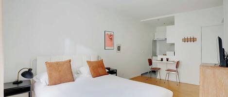 Skrivebord, strygejern/strygebræt, gratis Wi-Fi, sengetøj