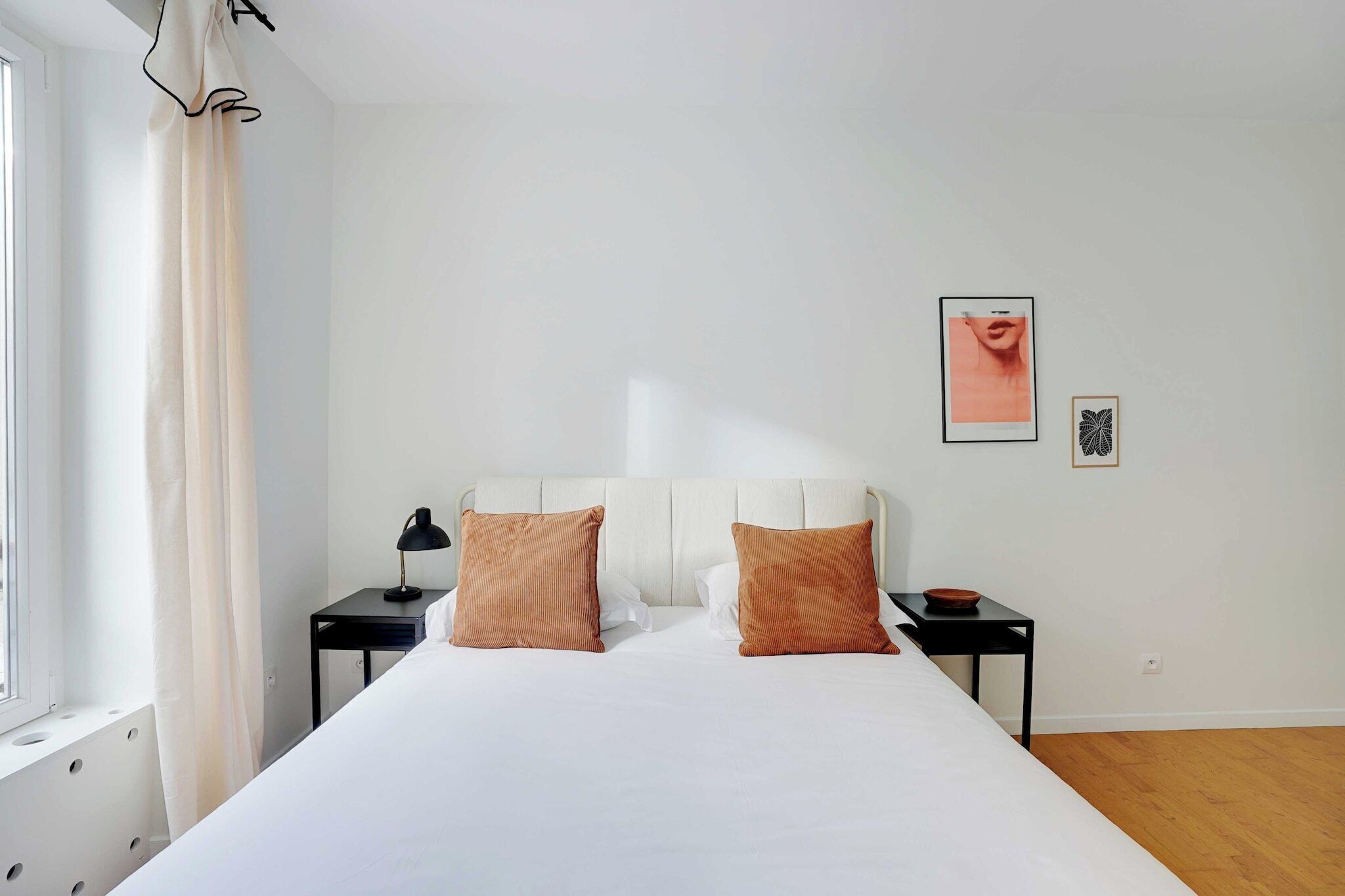 Skrivebord, strykejern/-brett, wi-fi (inkludert) og sengetøy