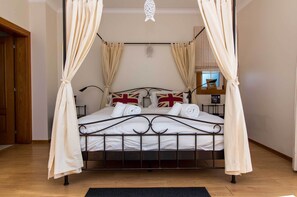 6 bedrooms, iron/ironing board, WiFi, bed sheets - Luxury Villa 6 Bed, Pool, Gym, Cinema Room Gale (Guia)