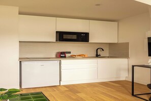 Fridge, stovetop, coffee/tea maker, toaster