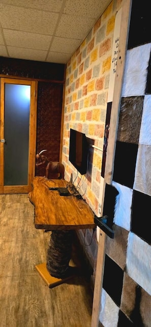 Quarto casal luxo, vista para o pátio | TV