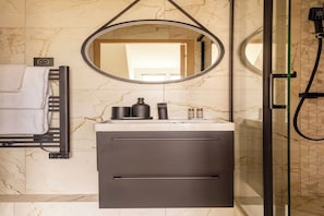 Shower, hair dryer, towels