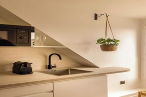 Fridge, microwave, stovetop, coffee/tea maker