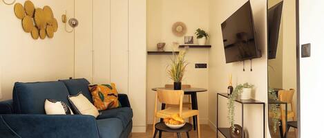 Een smart-tv en een kantoor