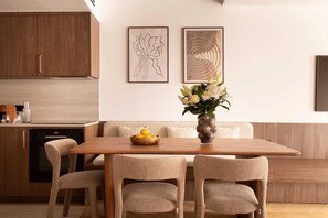 Dining - chic A/C central apt - 2bdr/6p - faubourg s/ denis (Paris)