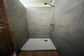 Shower - Camping tent with modern amenities (Trois Ponts)